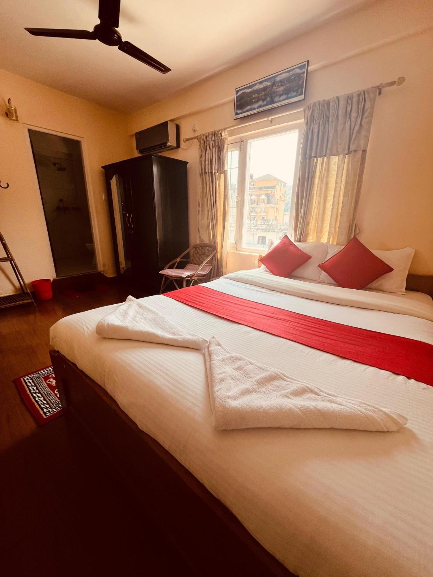 Hotel Global Inn Покхара Экстерьер фото