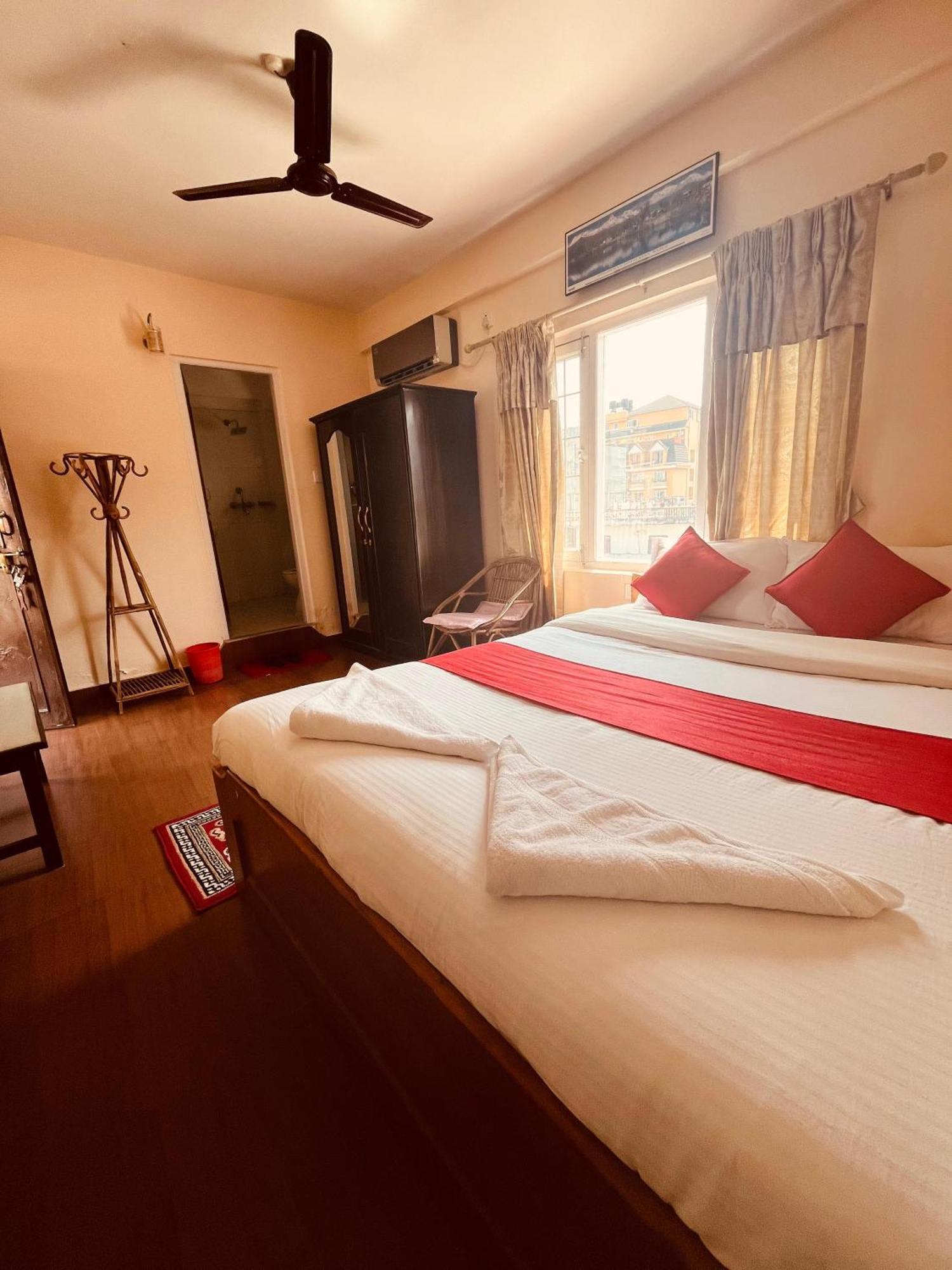 Hotel Global Inn Покхара Экстерьер фото